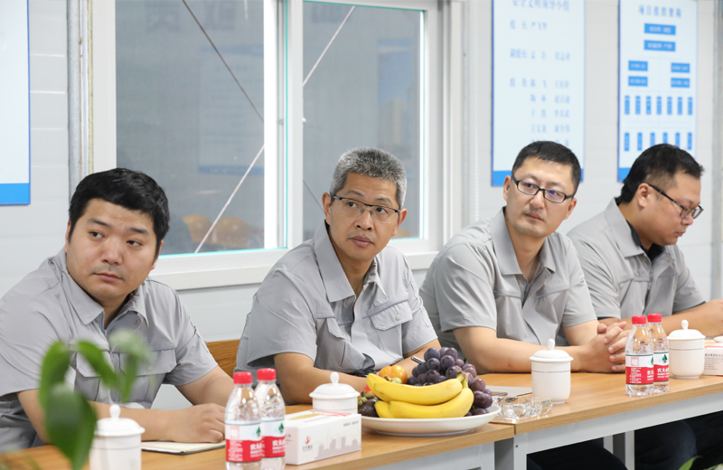 2019年8月12-13日，中天建設(shè)集團(tuán)總裁吳海濤帶領(lǐng)集團(tuán)財務(wù)風(fēng)控部副總經(jīng)理陳劍、市場企管部總經(jīng)理助理李紅燕等一行來到沈陽檢查走訪中天東北公司，并對直營項目管理進(jìn)行巡查。