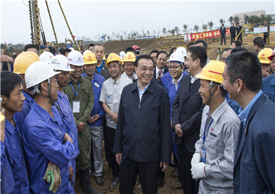 2015年，國務(wù)院總理李克強(qiáng)視察位于海南的中天建設(shè)集團(tuán)第七建設(shè)公司項(xiàng)目部