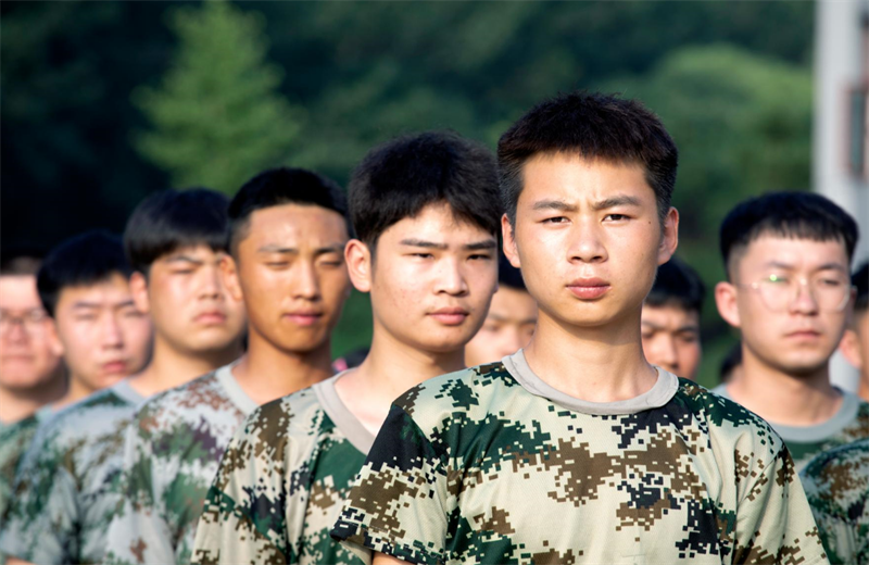2021年7月6日，中天北京集團(tuán)百名應(yīng)屆大學(xué)生褪下便服換上軍裝，在訓(xùn)練場(chǎng)上接受為期2天的軍訓(xùn)，享受入職前的第一份美好記憶。