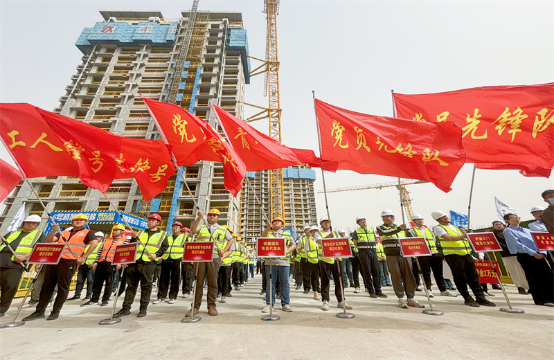 2025年4月17日，濟南市歷城區(qū)2025年重點工程勞動競賽暨“三查三防”安全生產(chǎn)競賽啟動儀式在天津公司唐冶B02地塊錦唐國風(fēng)項目順利舉行。