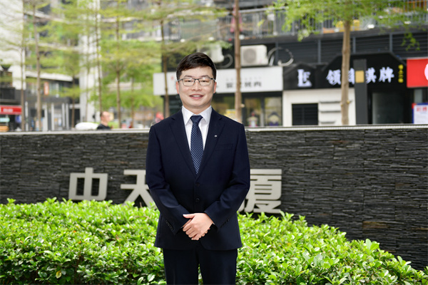 劉飛龍個人照.jpg
